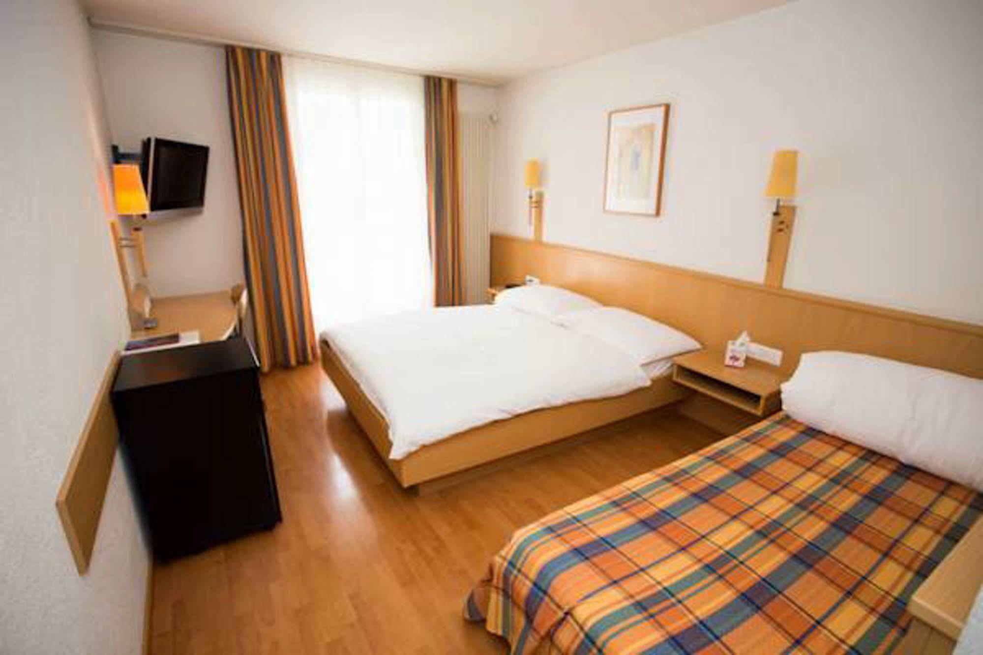 Les Negociants Hotel Vevey Buitenkant foto